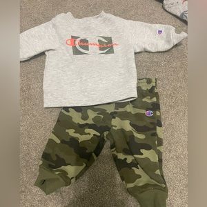 Champion camouflage sweatsuit